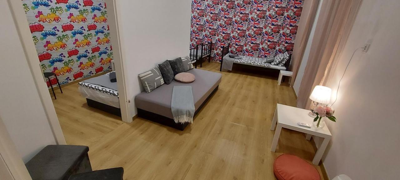 London Fog Apartment In The Party District Budapest Luaran gambar