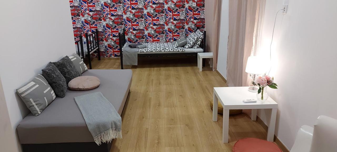 London Fog Apartment In The Party District Budapest Luaran gambar