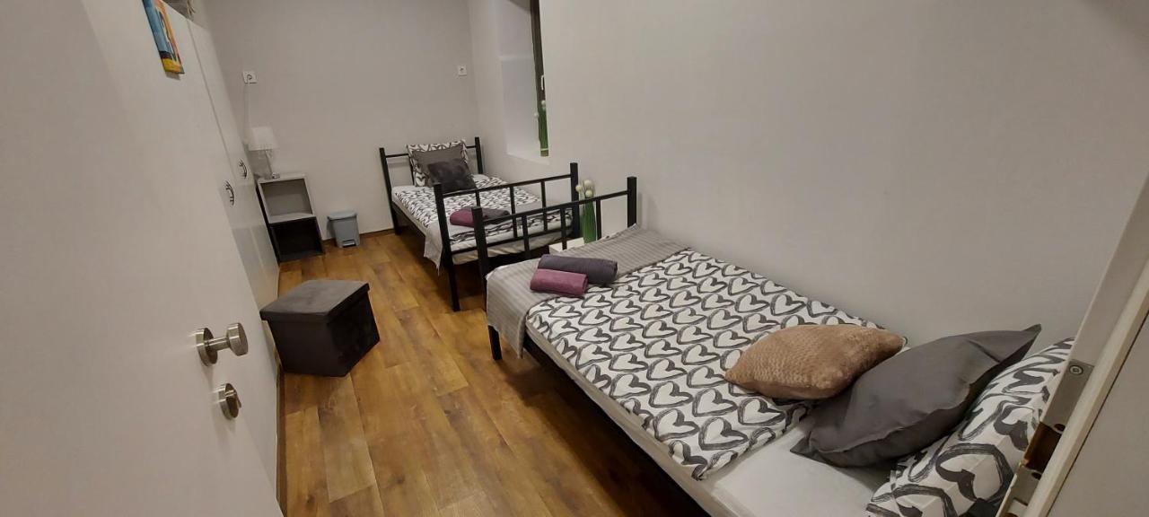 London Fog Apartment In The Party District Budapest Luaran gambar